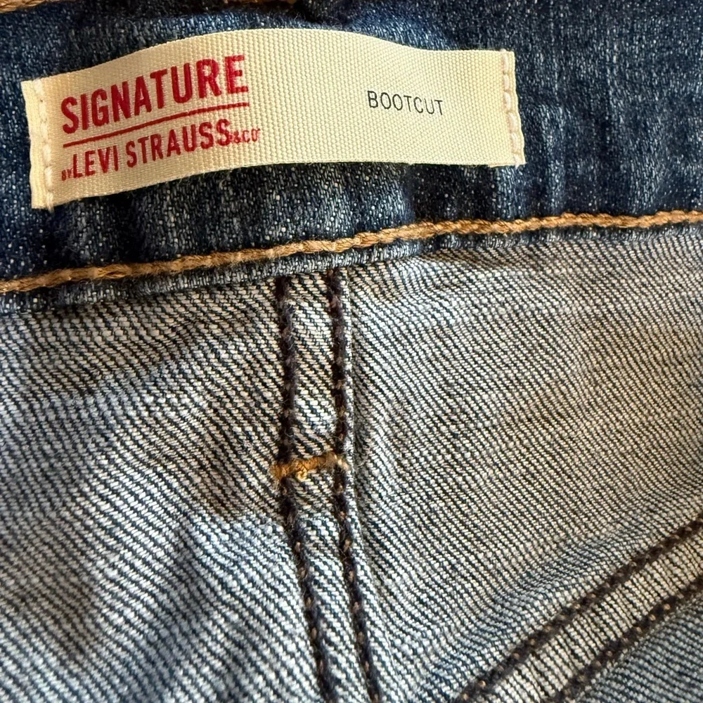 Men’s Signature Levi Strauss bootcut denim jeans NWT Size 34 x 32